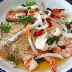 100.タイ風海鮮スパイシーサラダ