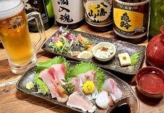 大人気の！！晩酌セット（お刺身3種、日替り料理6種、生ビールほかドリンク1杯）