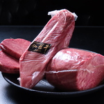 名古屋の名店、炭火香る個室空間で厳選和牛を贅沢に堪能できる炭火焼肉一徳。