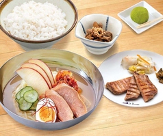 牛たんチャーシュー盛岡冷麺と牛たん焼定食