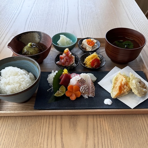 JAPANESE DINING aт WASABIYA