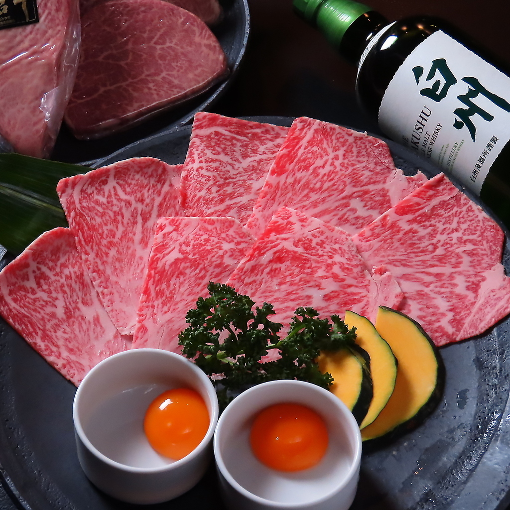 名古屋の名店、炭火香る個室空間で厳選和牛を贅沢に堪能できる炭火焼肉一徳。