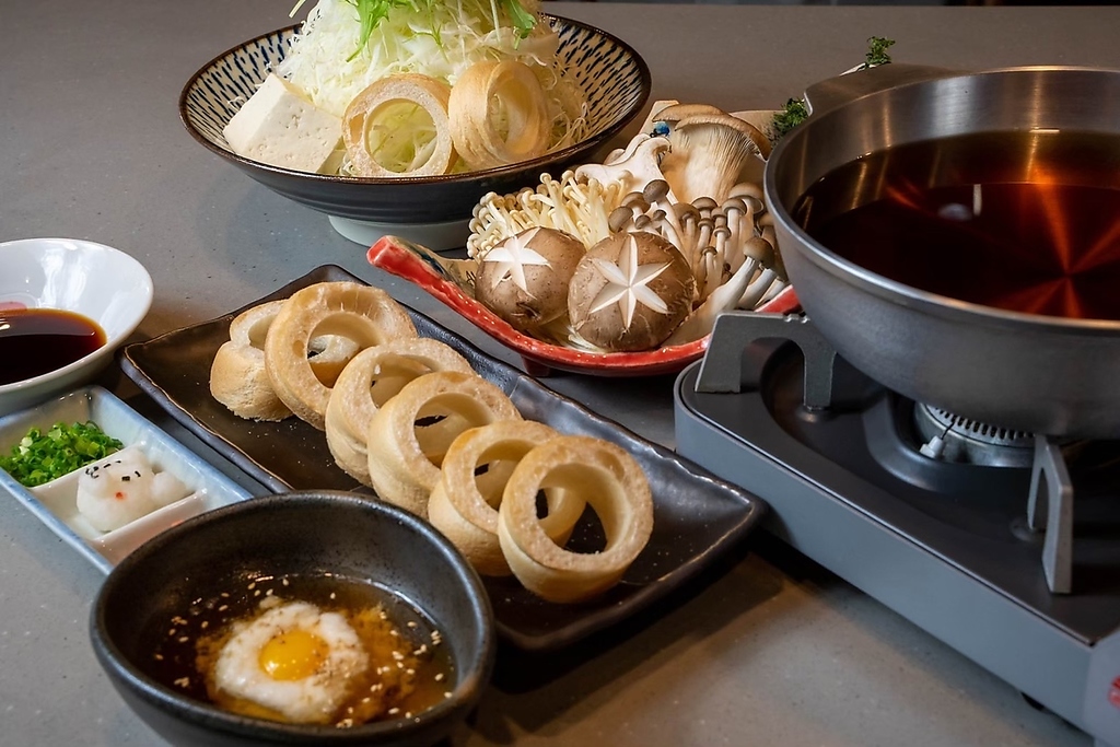 【琉球きらく】に来たらまずはこれ。当店自慢のこだわりが詰まったしゃぶしゃぶをご賞味ください。