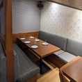 グループでの集まりに最適な、最大7名様対応のボックス席をご用意♪ベンチシート仕様なので、ゆったりと腰を据えてお食事を堪能いただけます◎ご家族での団らんや、お仕事仲間の打ち上げなど、一体感を感じながら過ごしたいシーンにぴったり♪美味しいお酒とお料理を囲み、贅沢なプライベートタイムをお過ごしください◎