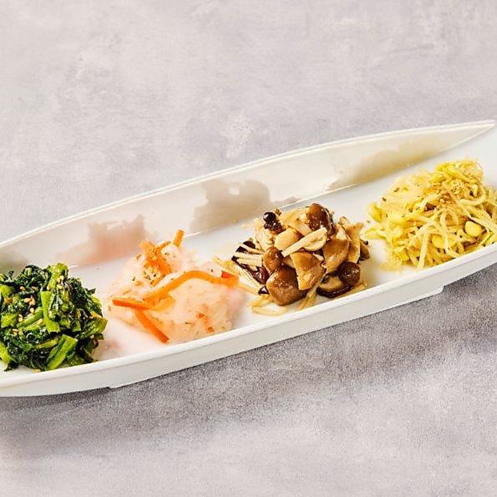 アラカルトメニューも豊富にございます。思う存分お食事をお楽しみください。