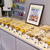 お持ち帰り用のお菓子やケーキもございます。