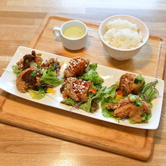 から揚げセット(ライスorパン + 味噌汁&ドリンク)