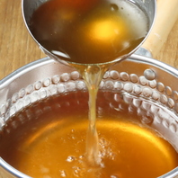 謹製秘伝の牛骨スープ