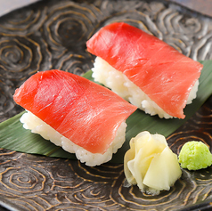 国産天然マグロ中トロ寿司 (2貫)