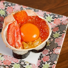 カニの上の彩り宝石箱