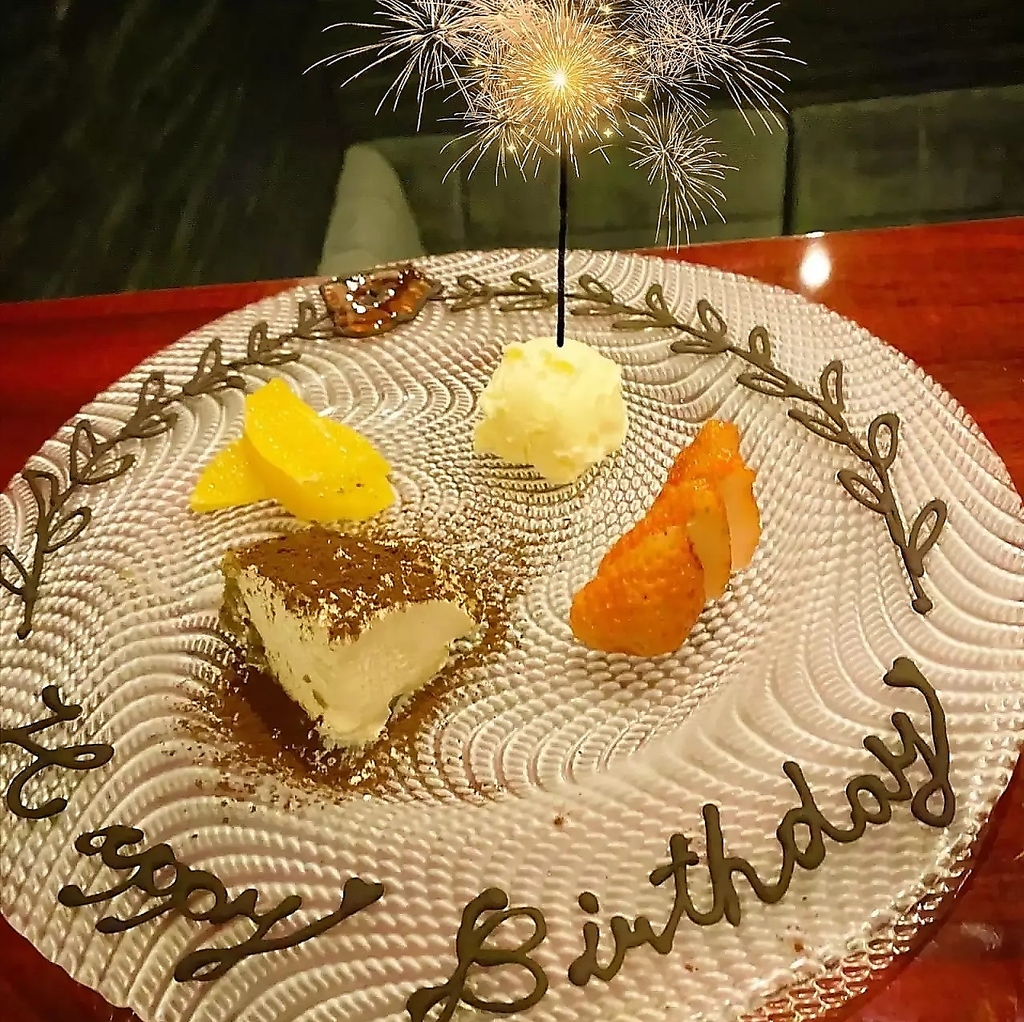 見た目にも可愛らしいこちらは、お誕生日にご提供させていただいたデザートアラカルトになります