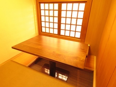 1階の個室掘り炬燵席は2～4名様対応の個室もご用意しております。