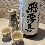 種類豊富なお酒をご用意しております！厳選した日本酒、銘柄焼酎を料理と一緒にお楽しみください。 