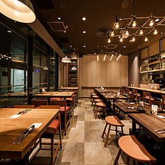 当店のテーブル席は、ローテーブルとハイテーブルの2パターンございます。どちらも違った良さがあります♪