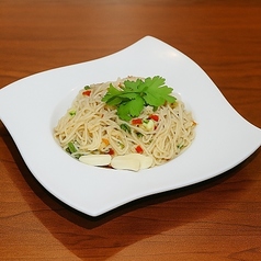 異国の風味を感じられる、特製麺のハーモニー！【焼きビーフン】の写真