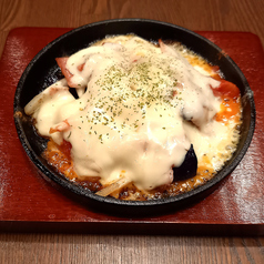 【11月まで】季節野菜とベーコンの鉄板トマトチーズ焼き