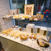 お持ち帰り用のお菓子やケーキもございます。