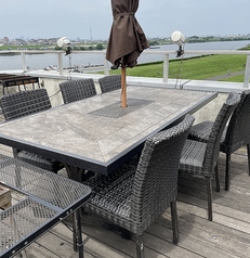 川を眺めながらのバーベキューをお楽しみください!