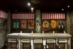 当店のビッグテーブルは、2名様から最大10名様までご利用いただけるお席です。少人数での広々としたご利用はもちろん、大人数でのパーティーやグループでの食事会など、様々なシーンに合わせてお使いいただけます。