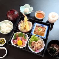 《バスランチ》には2つのお弁当メニューをご用意。