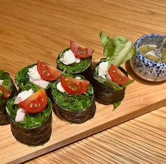 鶏と葉野菜、湯葉の巻サラダ