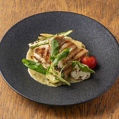 大山どりもも肉のグリル【カフェドパリバターソース】