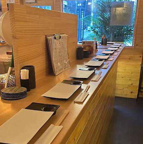 カジュアルなカウンターの串カツやさん♪