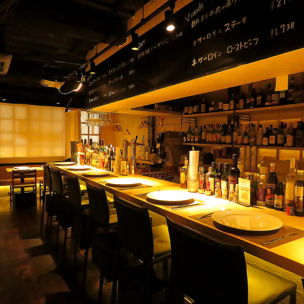 大人な雰囲気漂うカウンター◇お一人様からデート、友人との食事まで様々なシーンでご利用ください！