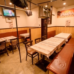 【団体様必見！～20名様】 秒。宴会や合コン、女子会、同窓会などに最適なテーブル席。誕生日や記念日のお祝いにはクーポン利用でメッセージが入れられる特製ホールケーキをプレゼント♪