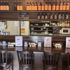 お一人様でふらっと立ち寄りたい方に最適なカウンター席を完備しております。お仕事帰りのサク飲みや、少しだけ飲みたい時に◎リーズナブルな一品料理やお酒の種類も豊富にご用意しておりますので、自分だけの時間をゆっくりとお過ごしください。