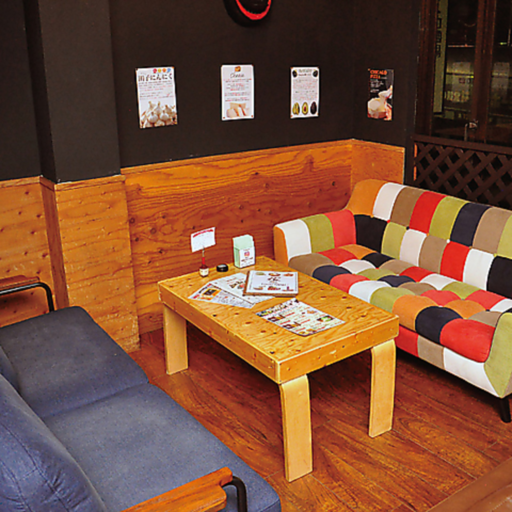 大人気のソファ席はご予約必須！