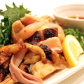 料理メニュー写真 薩摩地鶏たたき、せせり塩焼き（塩・タレ・ポン酢）、ホルモン焼き