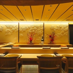 4名～6名での貸切も承っております。接待や会食に最適なプライベート空間で、特別な料理を心ゆくまでご堪能いただけます。上質なひとときをお約束します。