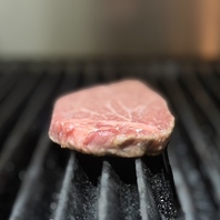 肉厚ステーキをヘルシーに仕上げるこだわりの調理法