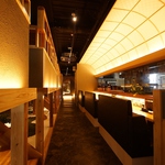 和風の落ち着いた雰囲気！デートには、ゆったりカップルシートがおすすめ！