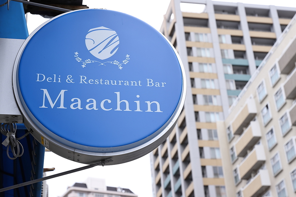 イメージカラーは横浜の海をイメージした青