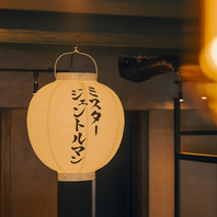 アンティーク調のインテリアや柔らかな照明