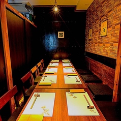 接待や会食に最適な落ち着いた席をご用意しています。