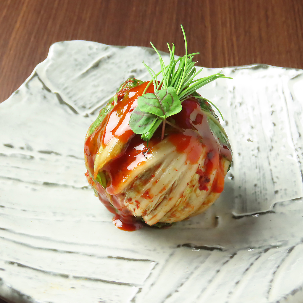 「キムチポッサム」やわらかい豚肉とピリ辛キムチの絶品コラボレーション！自家製のタレで楽しんで。