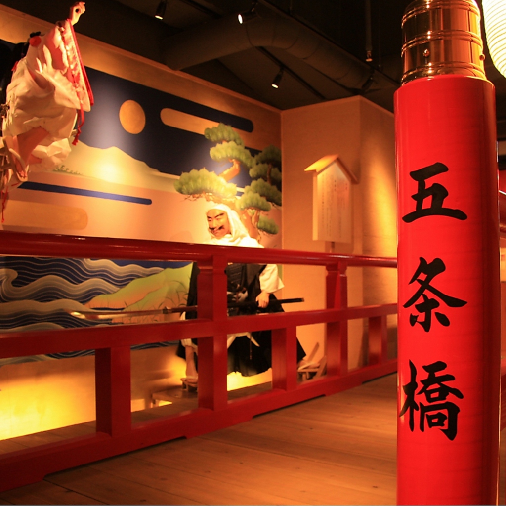 記念撮影スポットの【五条大橋】牛若丸と弁慶がお出迎え！