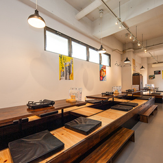 テーブルをつなげて最大12名様で利用可能です◎