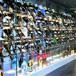 全国から集めた180種以上を超える焼酎は必見！入口の焼酎セラーも圧巻！！