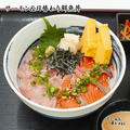 料理メニュー写真 サーモン＆日替わり鮮魚丼