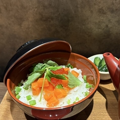 いくらとサーモンの出汁茶漬け