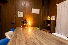 2階テーブル席は完全個室としてご利用いただけます。