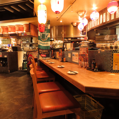 カウンター席でサクっと一杯なんてのも♪