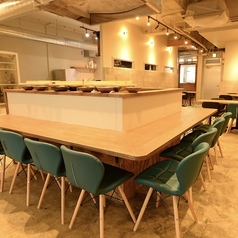 ゆったりとお過ごしいただけるカウンター席