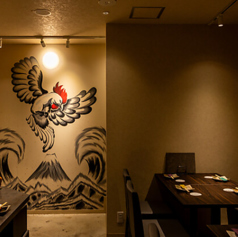 グレーと茶色を基調としたインテリア。シンプルでモダンな雰囲気でお楽しみください。