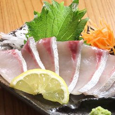 毎日新鮮な食材を仕入れております。かんぱち刺しの写真