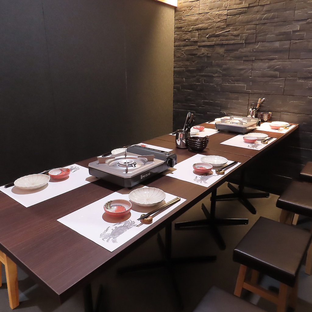 韓国料理の時間は半個室のご利用可能！8名様掛けは3部屋♪仕切りを外して10名様以上のご利用も◎